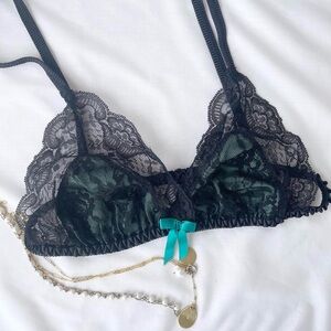 Elegant Lace Bralette in Black by [Brand]